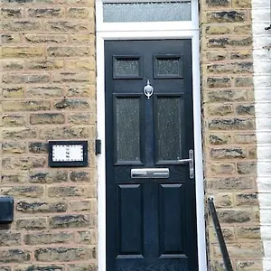  Apartment Delightful 2 Bed Town Centre House, Sleeps 4
